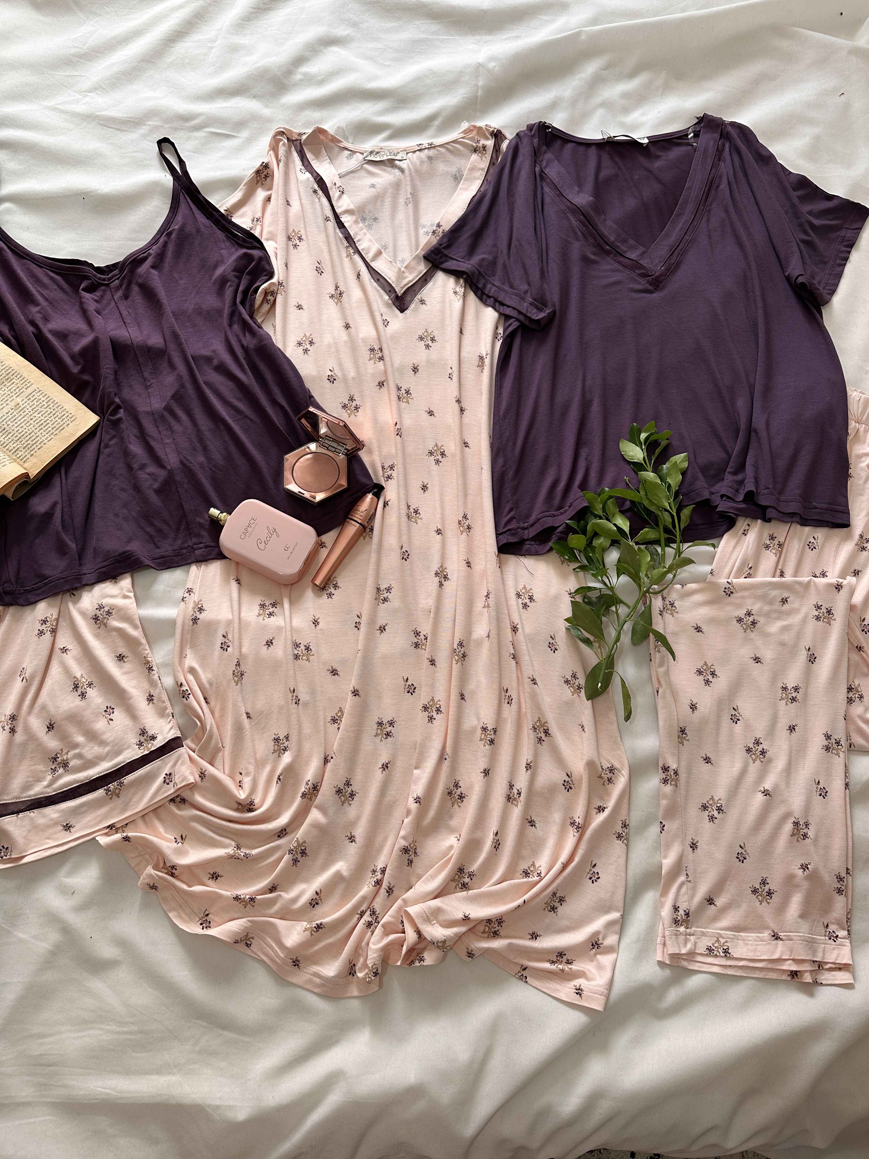 robe fig leaf rose motif violet