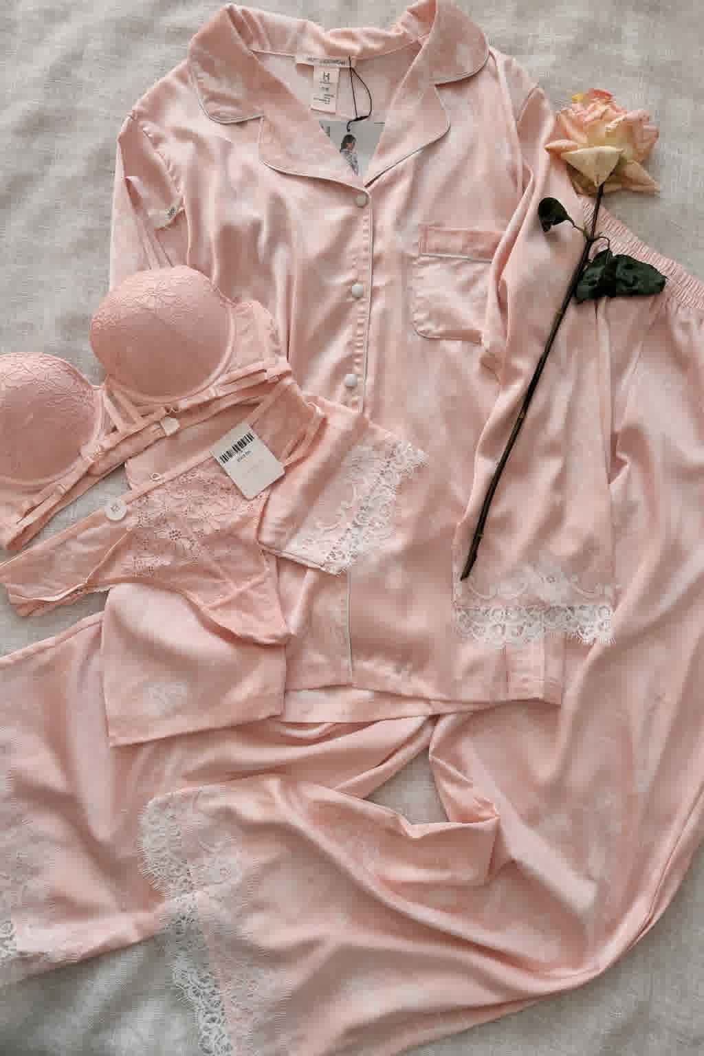 Pyjama satin H dessiné