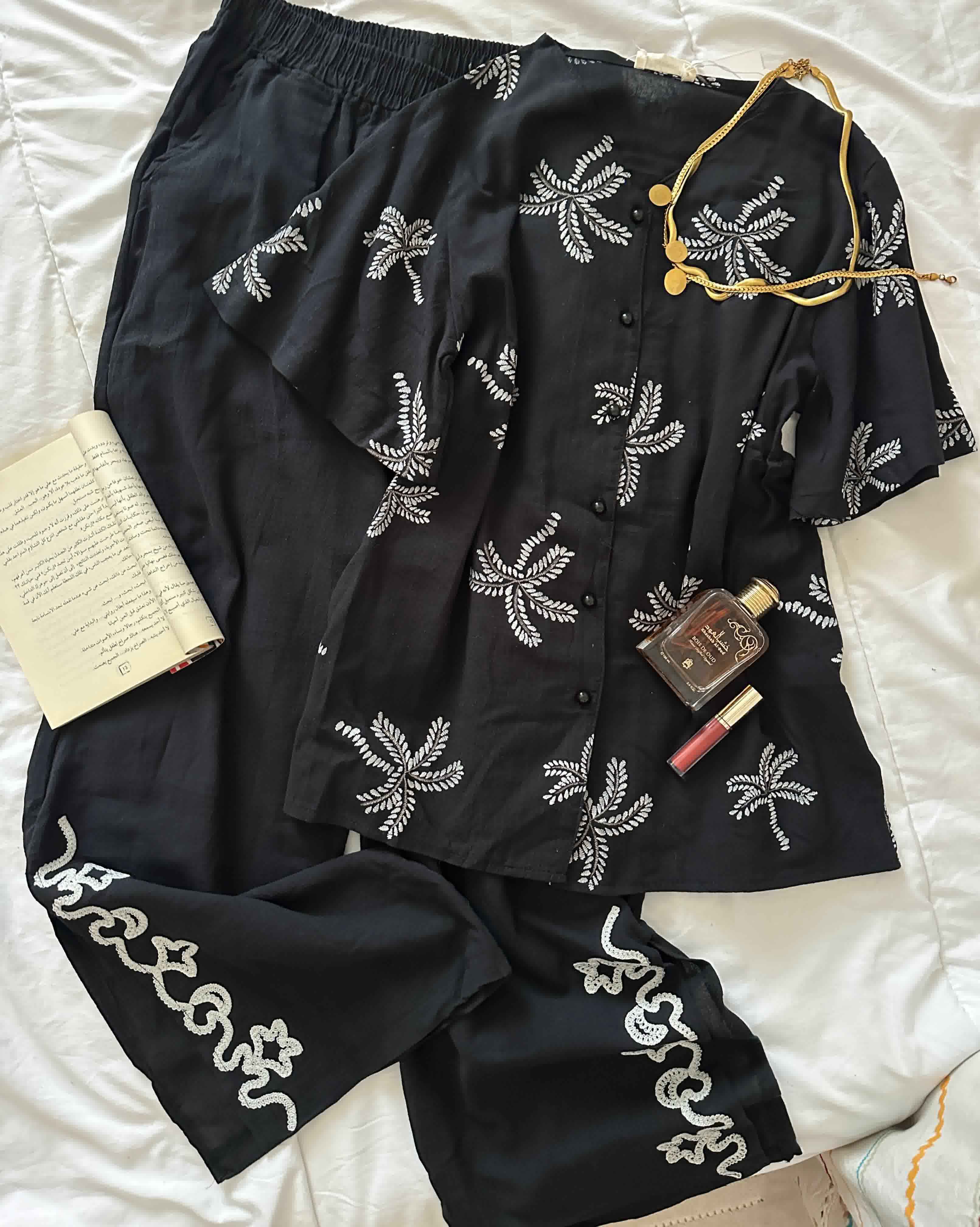 Homewear noir broderie palmier