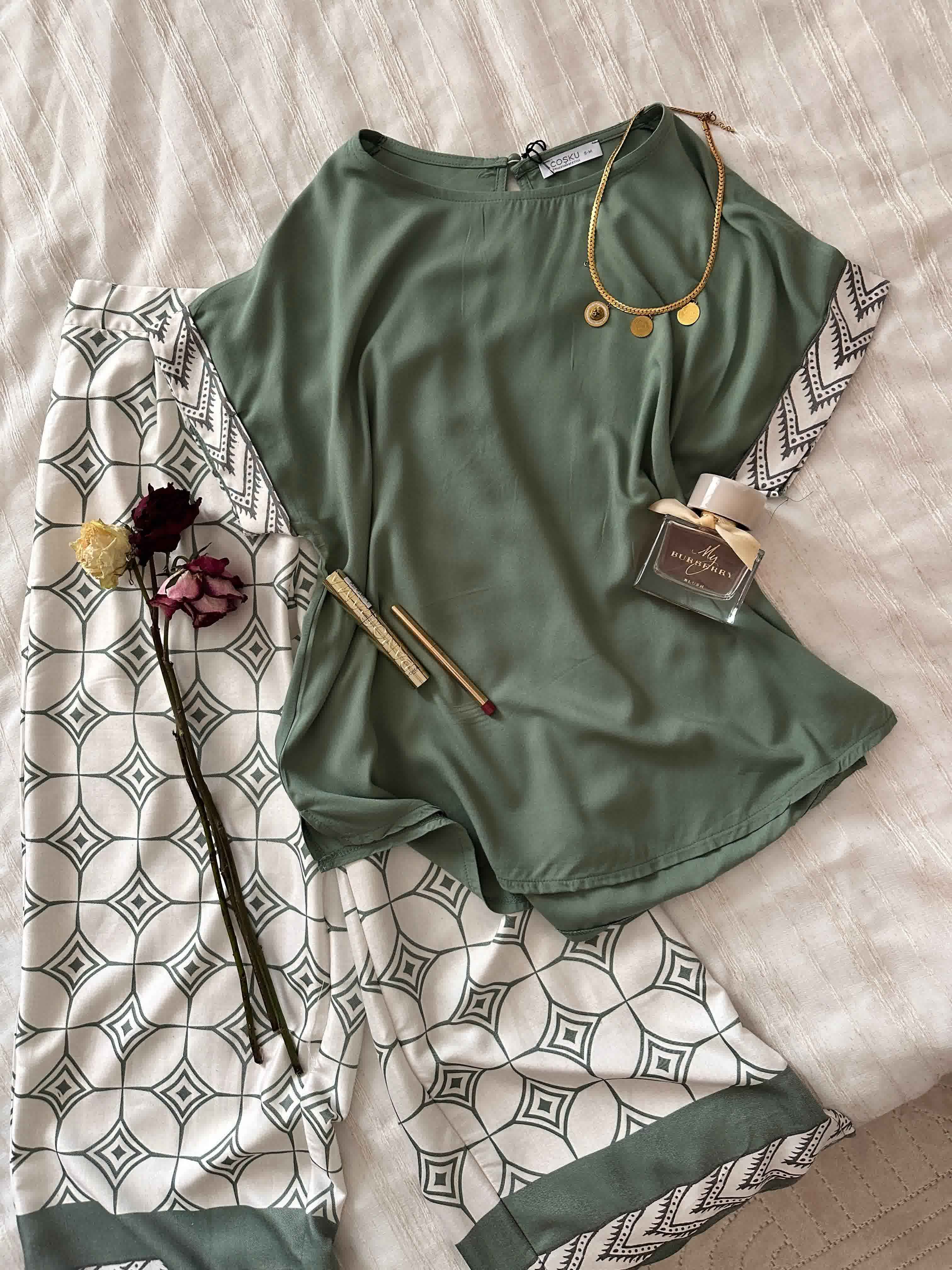 Homewear Cosku vert motif geometrique