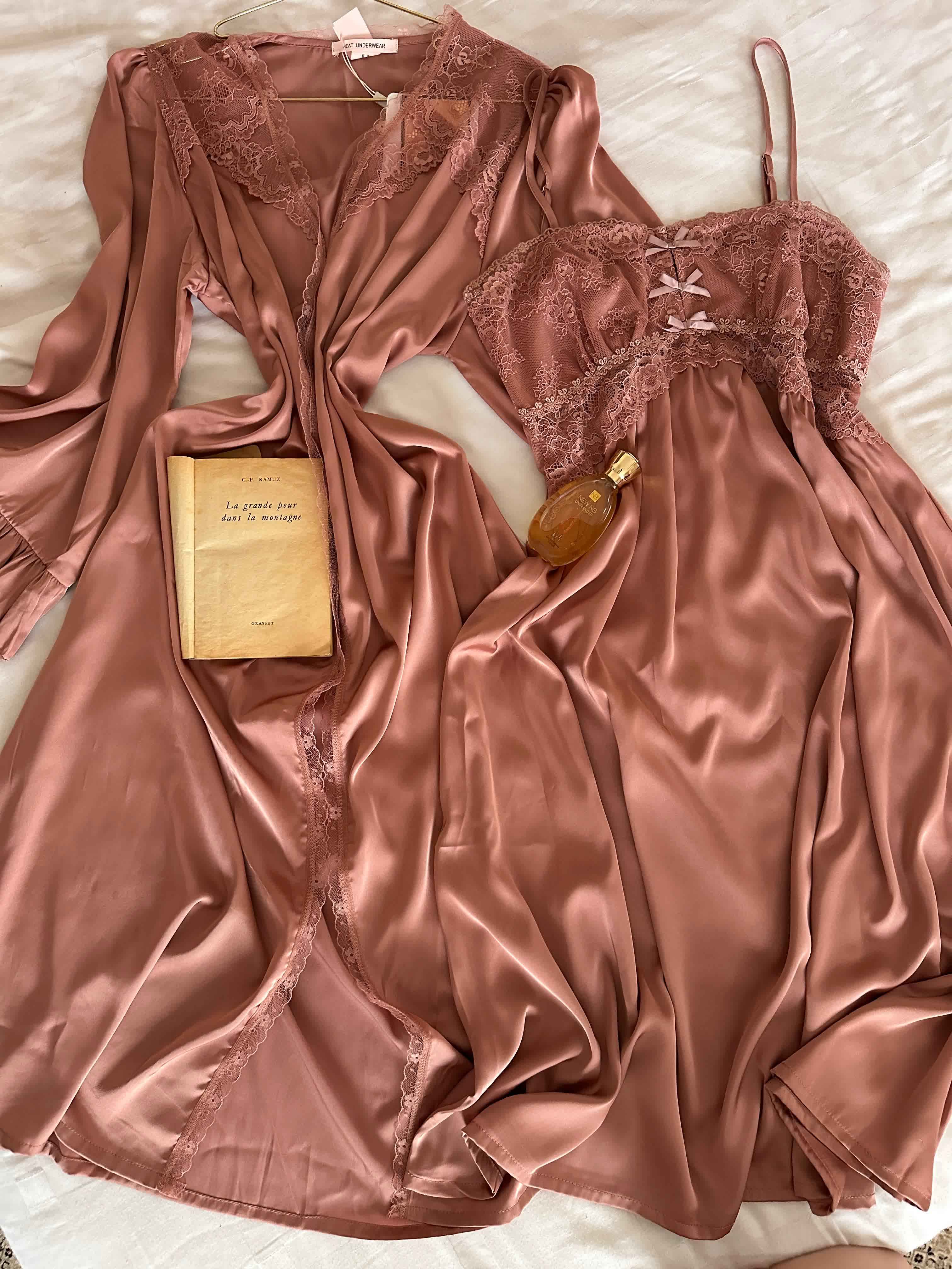 Deshabillé Poitrine dentelle vintage
