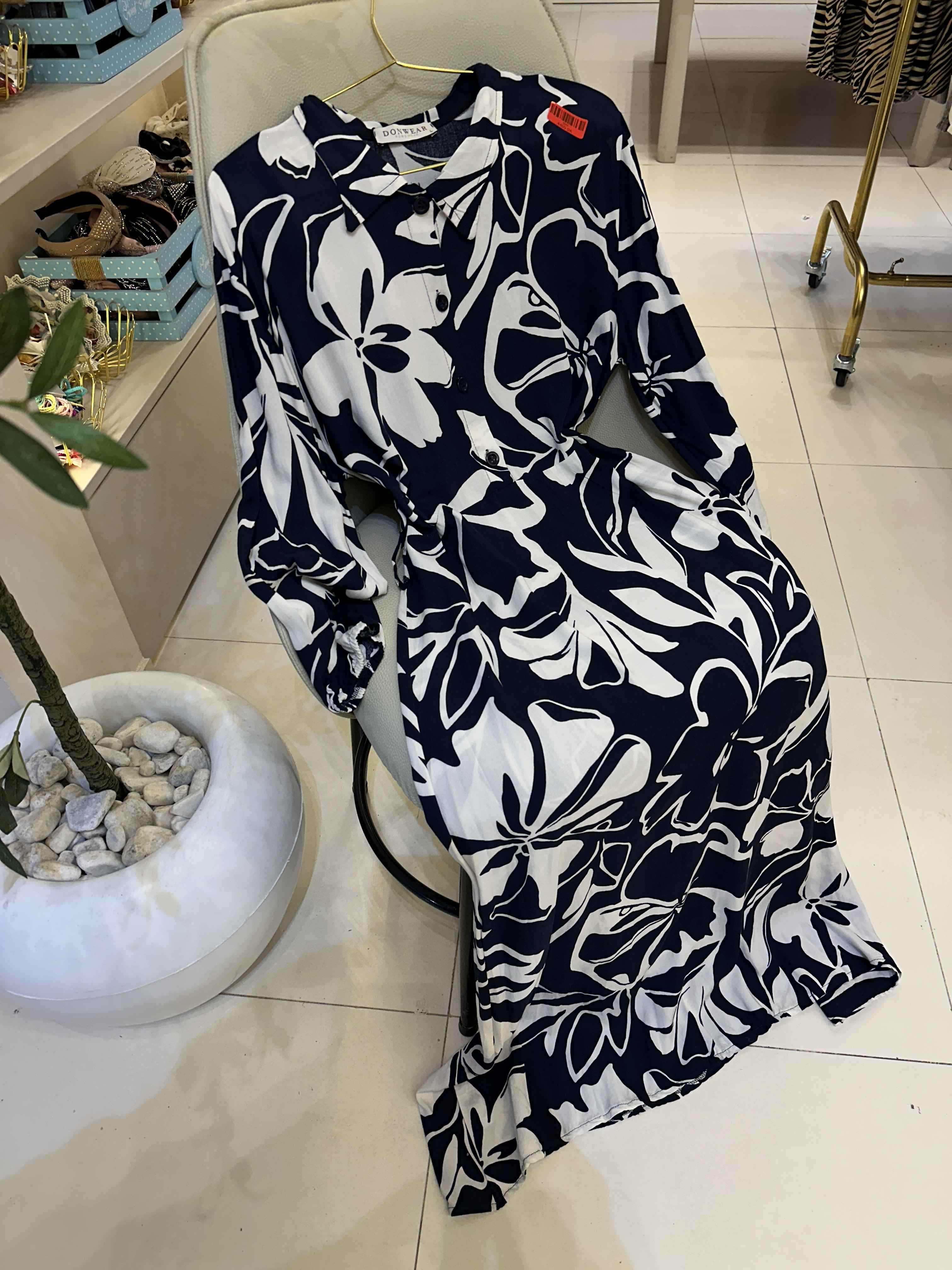 robe bleu nuit fleur blanche