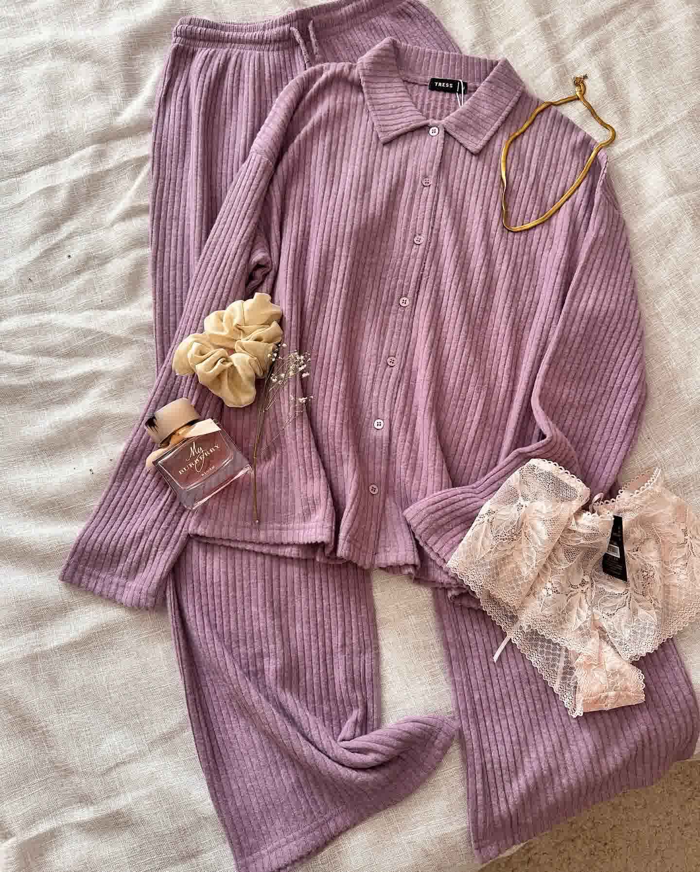 Pyjama en laine boutonné avec col