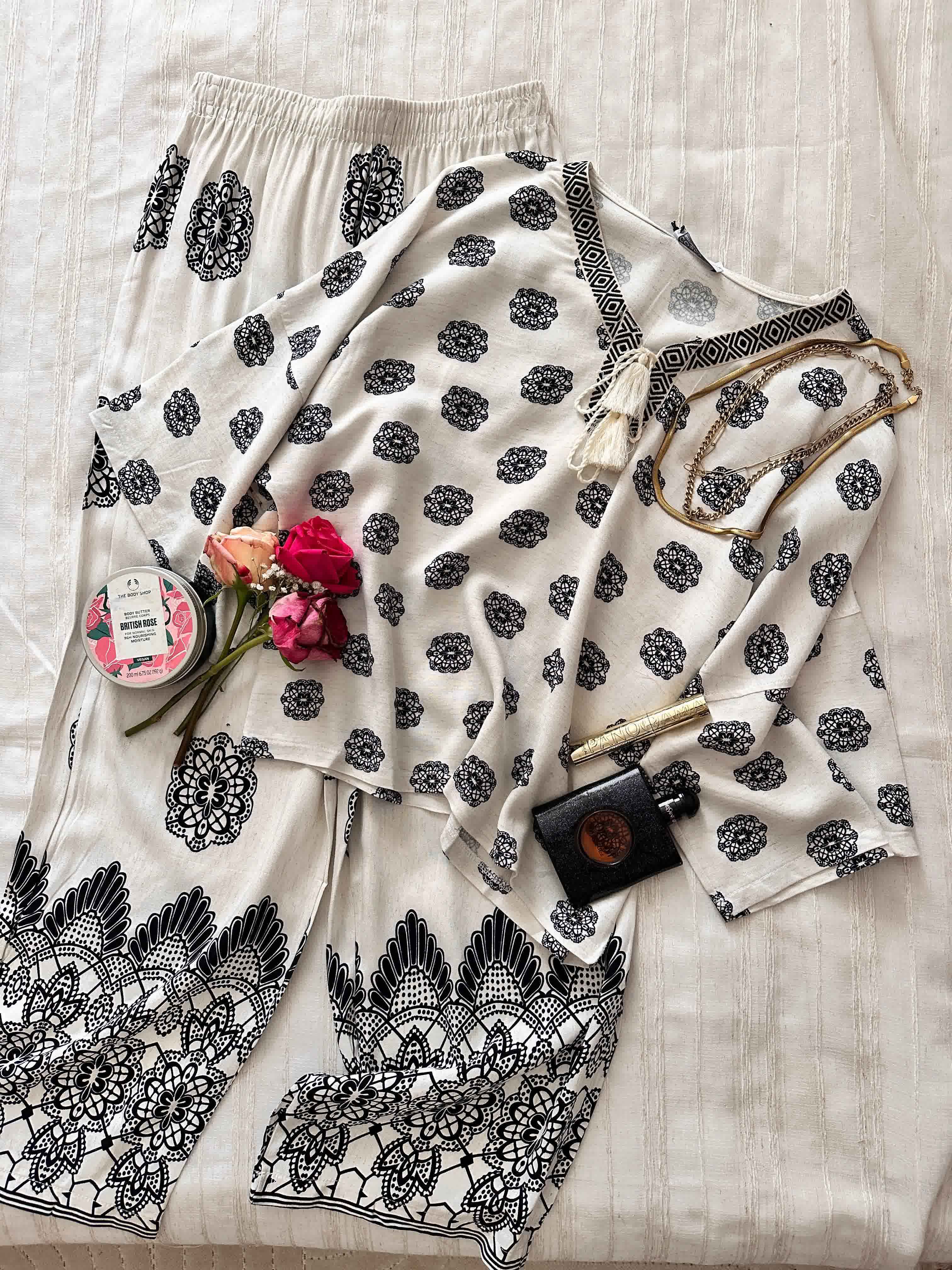 Homewear Cosku blanc motif noir