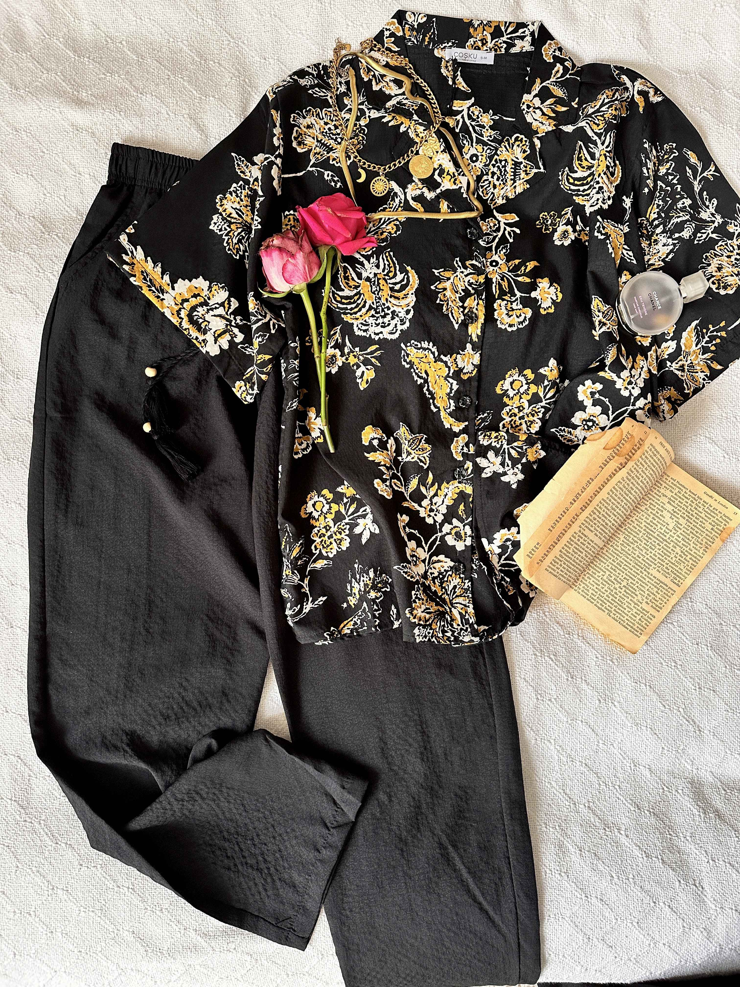 Homewear Cosku noire et beige fleurs et feuilles