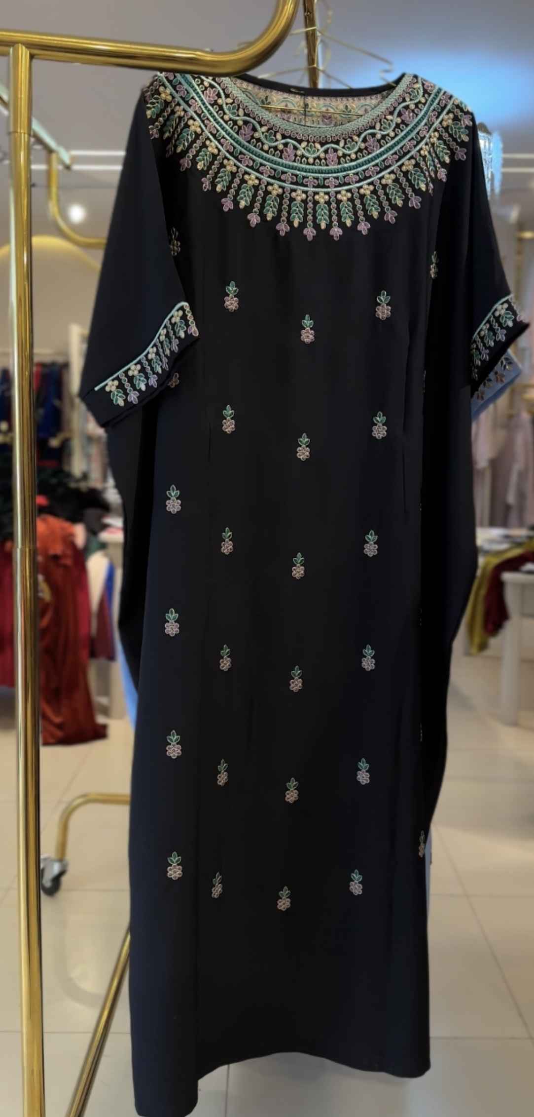 Robe col bateau broderie col et corps