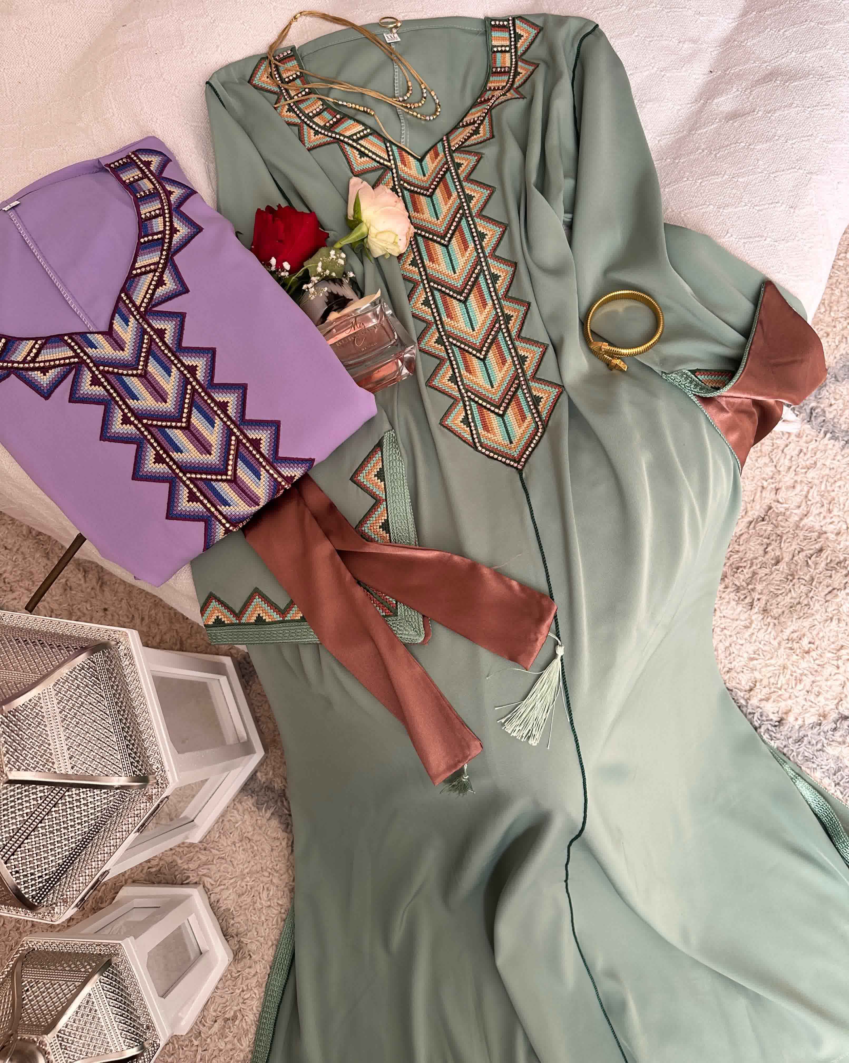 Robe broderie geometrique